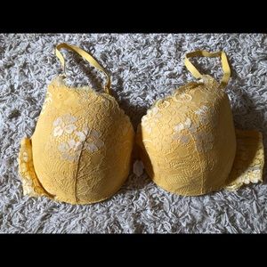 5/$20 Yellow lace Bra No tag possibly sz 36C